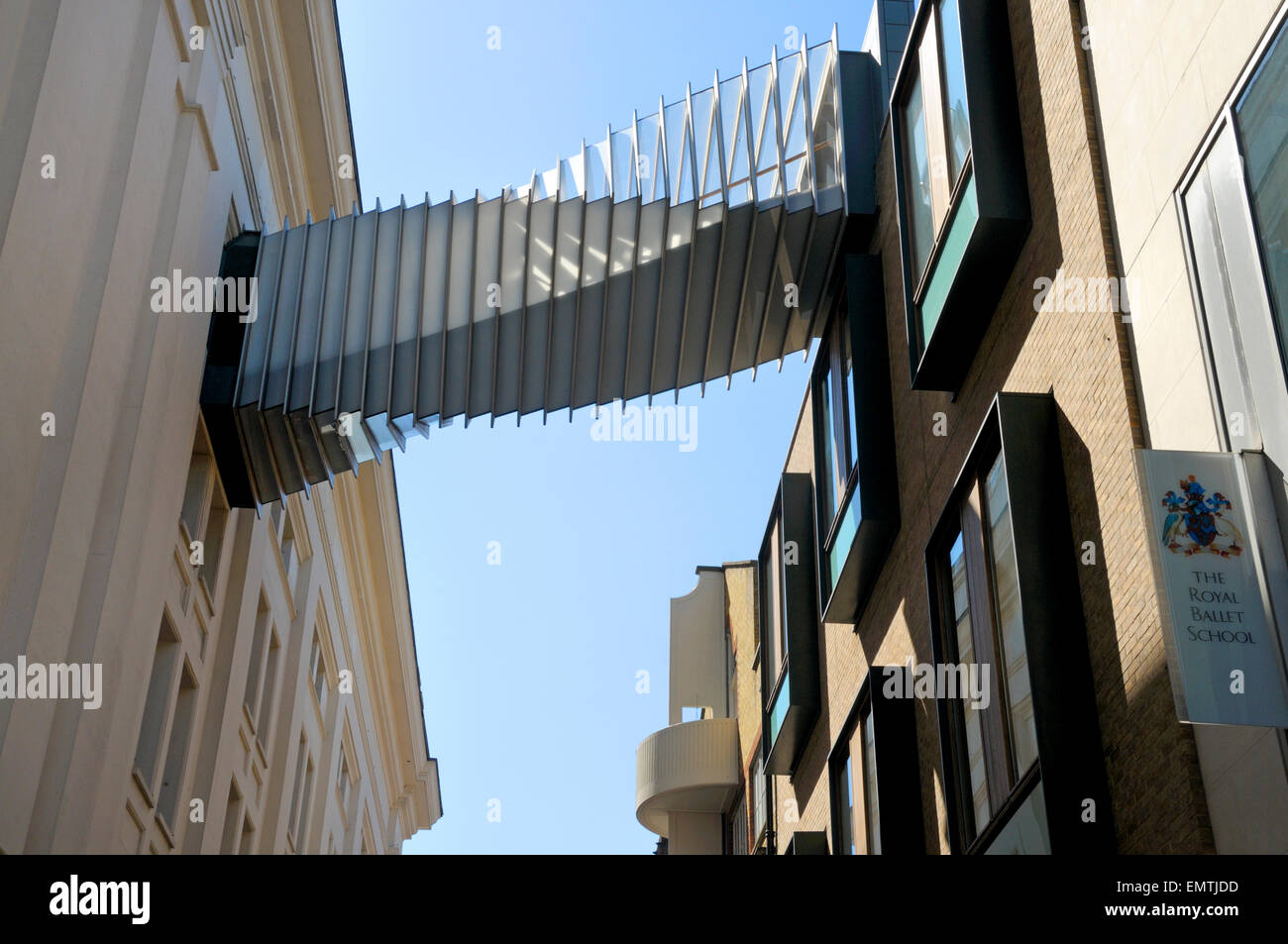 London, England, UK. 'Bridge of Aspiration' between the Royal Ballet School and the Royal Opera House in Floral Street. (2003) Stock Photo