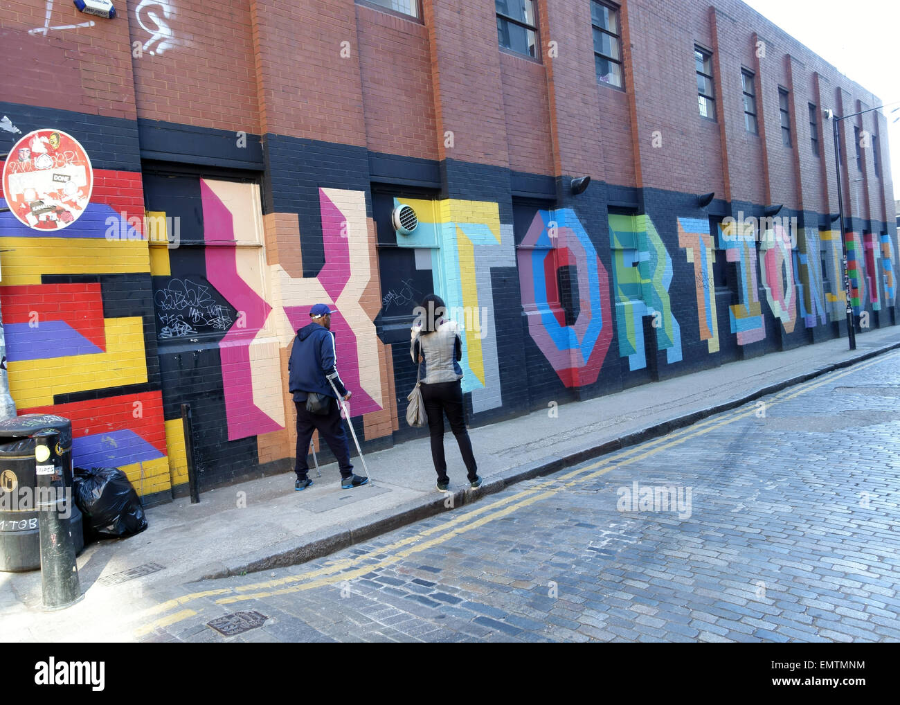 'Extornionists' graffito lettering by street artist Ben Eine, Ebor Street, Shoreditch, London Stock Photo