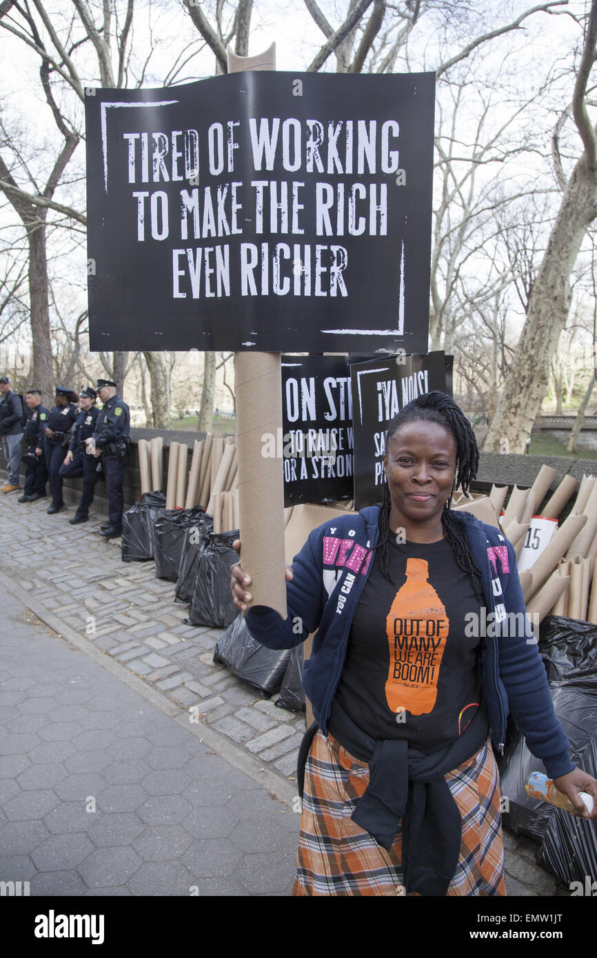 Raise minimum wage sign hi-res stock photography and images - Alamy