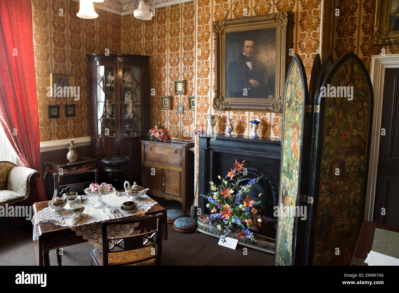Victorian interior parlour hi-res stock photography and images - Alamy