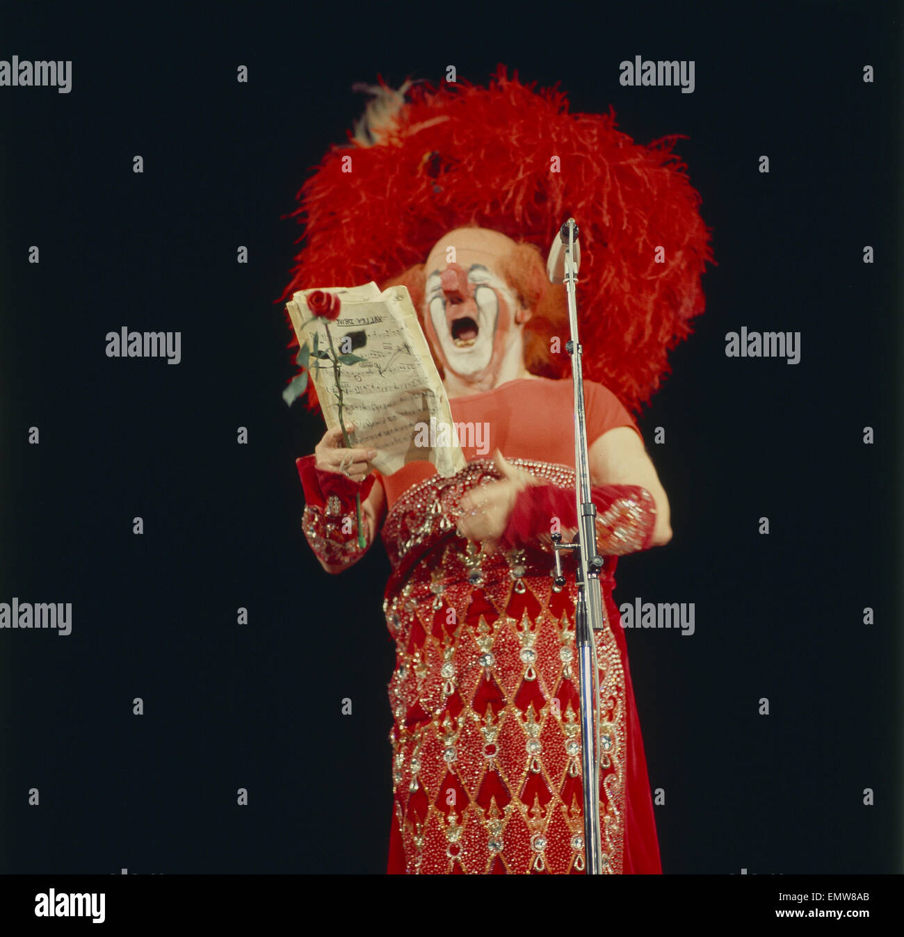 Serie: Akrobat schööön!, Charlie Rivel mit seiner berühmten Opernarie Stock Photo