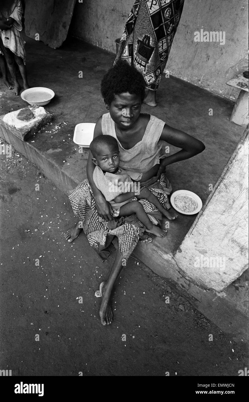 Pictures taken during the Daily Mirror's attempt to reach the refugee camps of Onitsha and Asaba during the Biafra conflict. A young mother sits with her child. 16th July 1968. Stock Photo