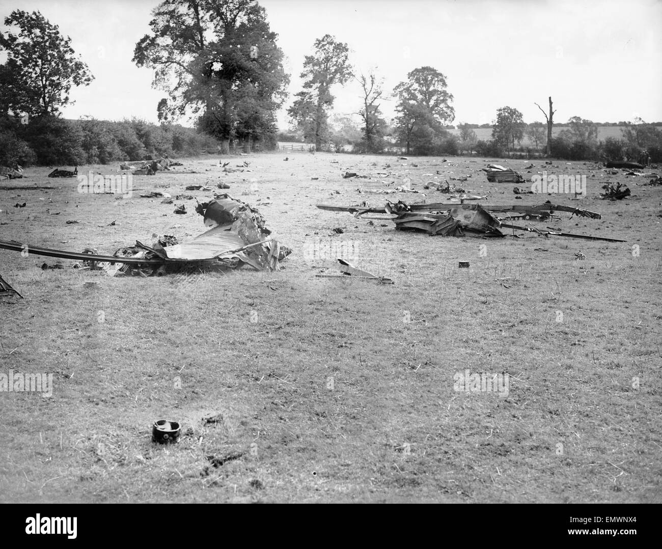 The wreckage of a Junkers Ju88 B3+HH works number 7087 of the I/KG 54 after it hit a barrage balloon cable over Coventry and crashed in Withybrook on 16th September 1940. Stock Photo