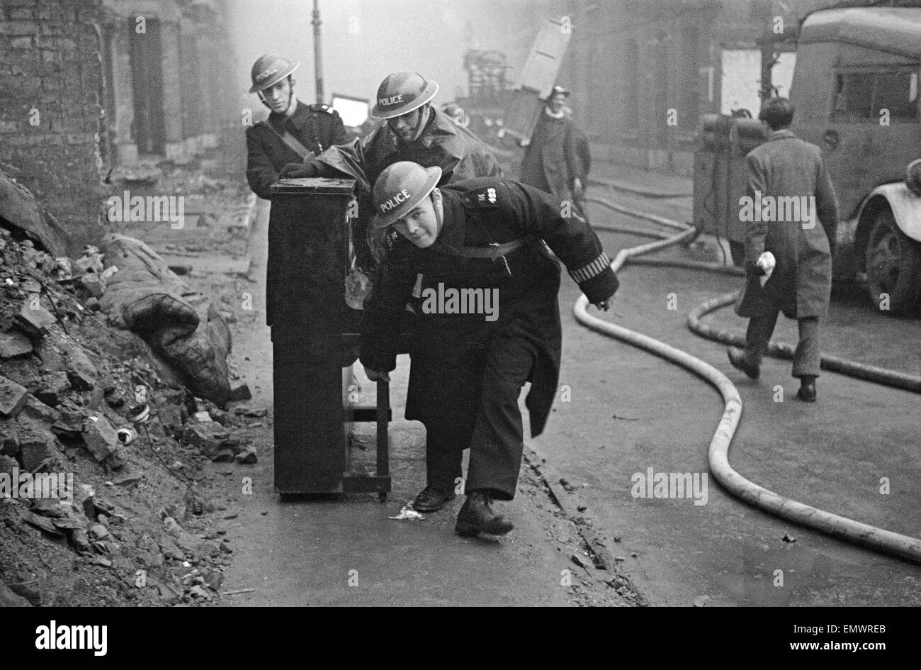 Woodbine bomb damage, Taylors depository. 3rd February 1941 Stock Photo