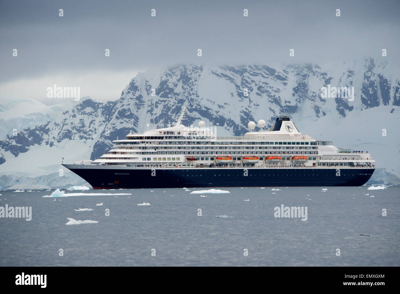 Cruise Ship Paradise Bay Antarctic High Resolution Stock Photography And Images Alamy