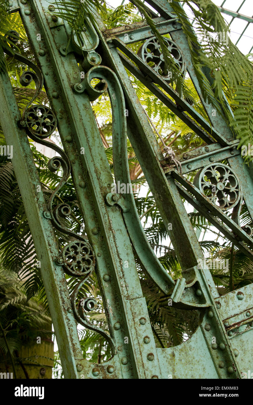 Decorated wrought-iron truss of the Royal Greenhouses of Laeken in Art