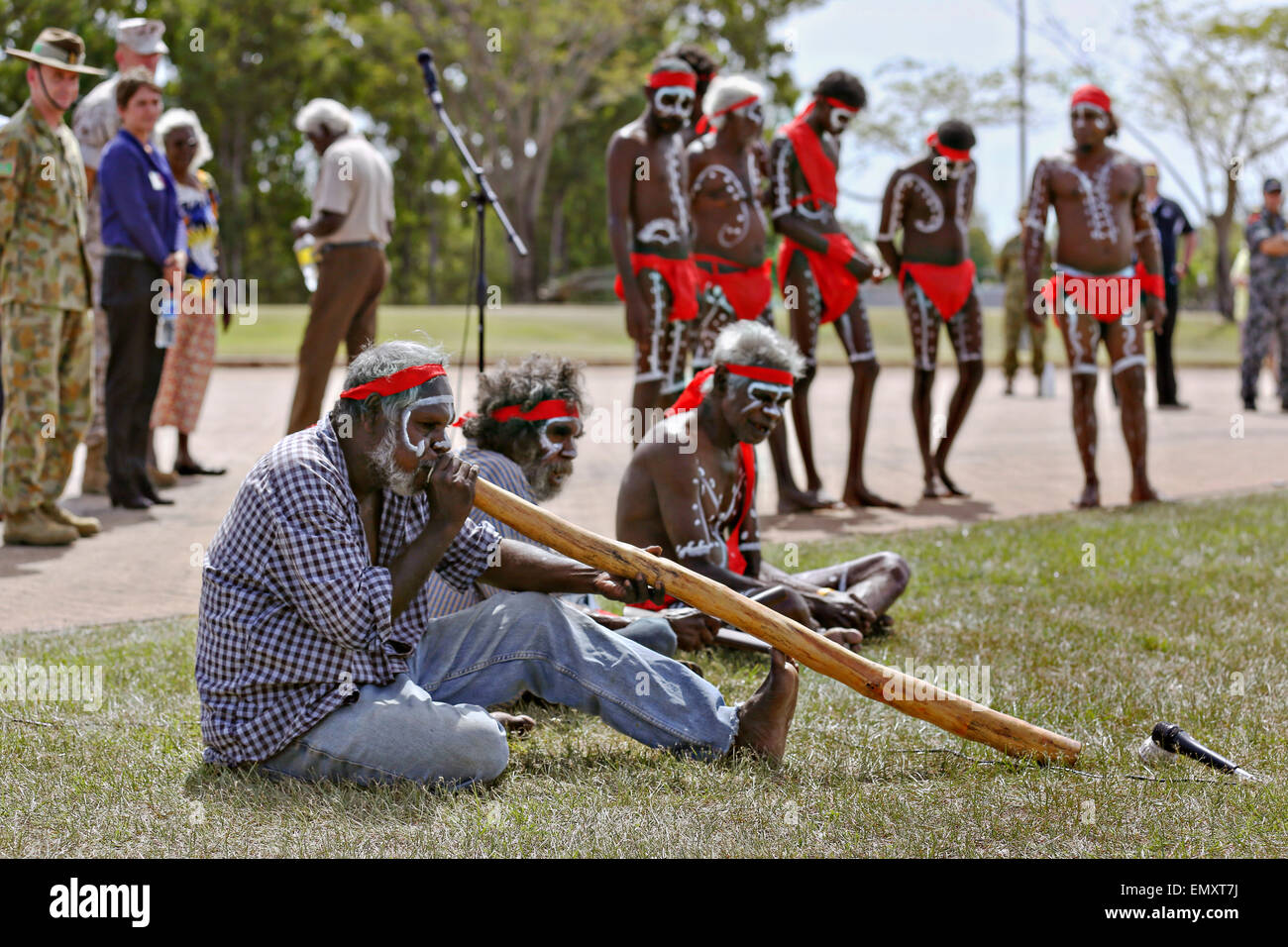 Australian Aborigines play traditional music using a didgeridoo during a welcome ceremony for the U.S. Marines at the Brigade Parade Ground at Robertson Barracks 22, 2015 in Palmerston, Australia Stock Photo - Alamy