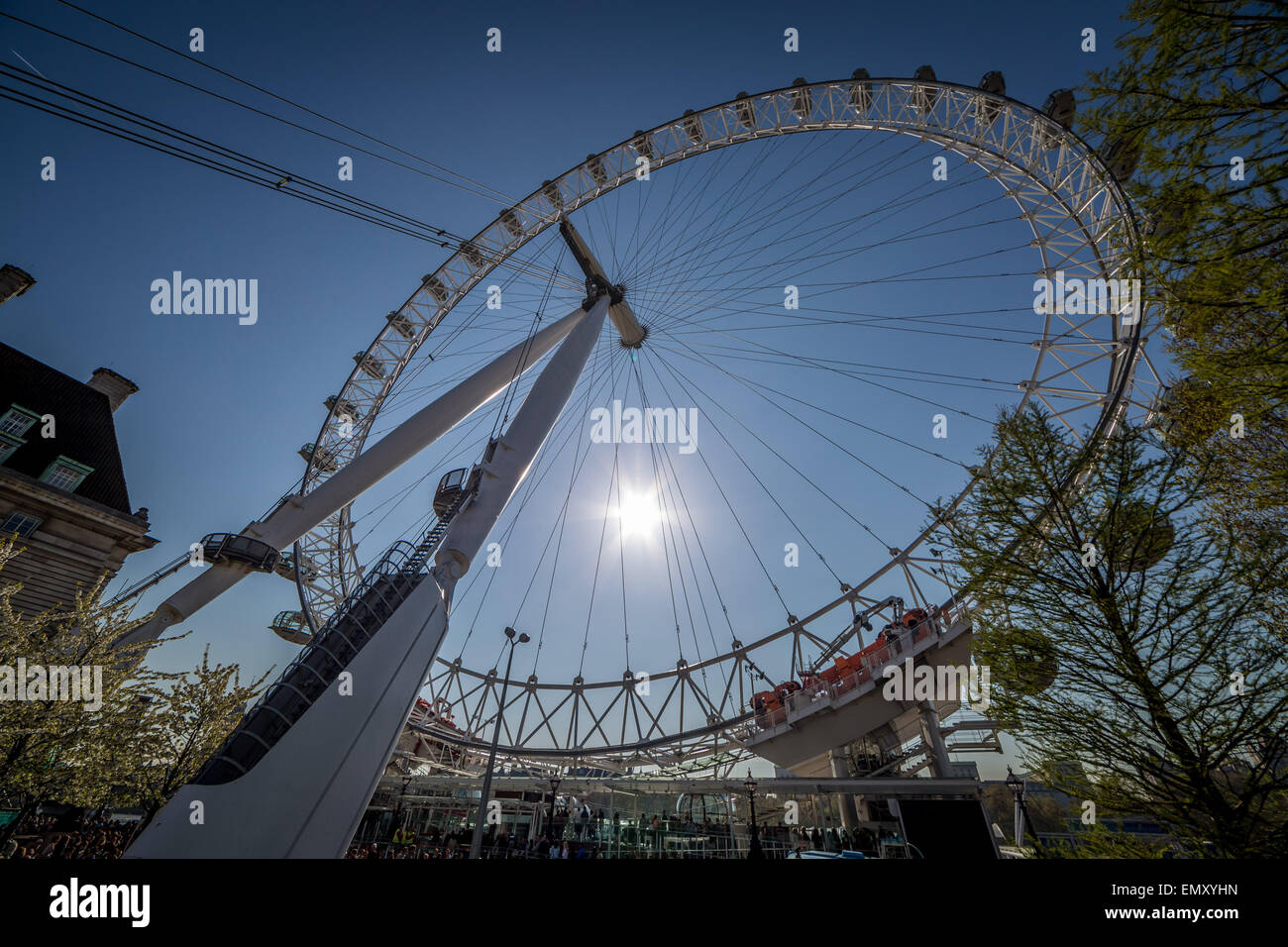 London spring weather hi-res stock photography and images - Alamy