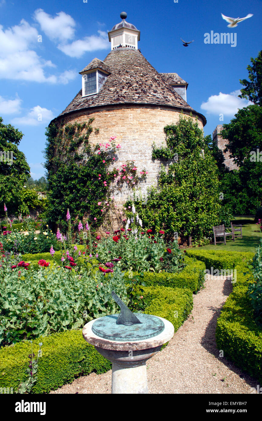 The dovecote and sundial at Rousham Gardens in Oxfordshire, England Stock Photo