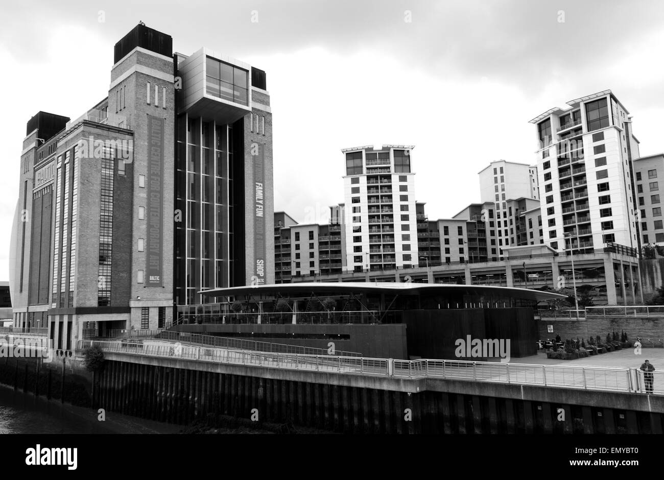 Baltic sage gateshead millennium bridge Black and White Stock Photos