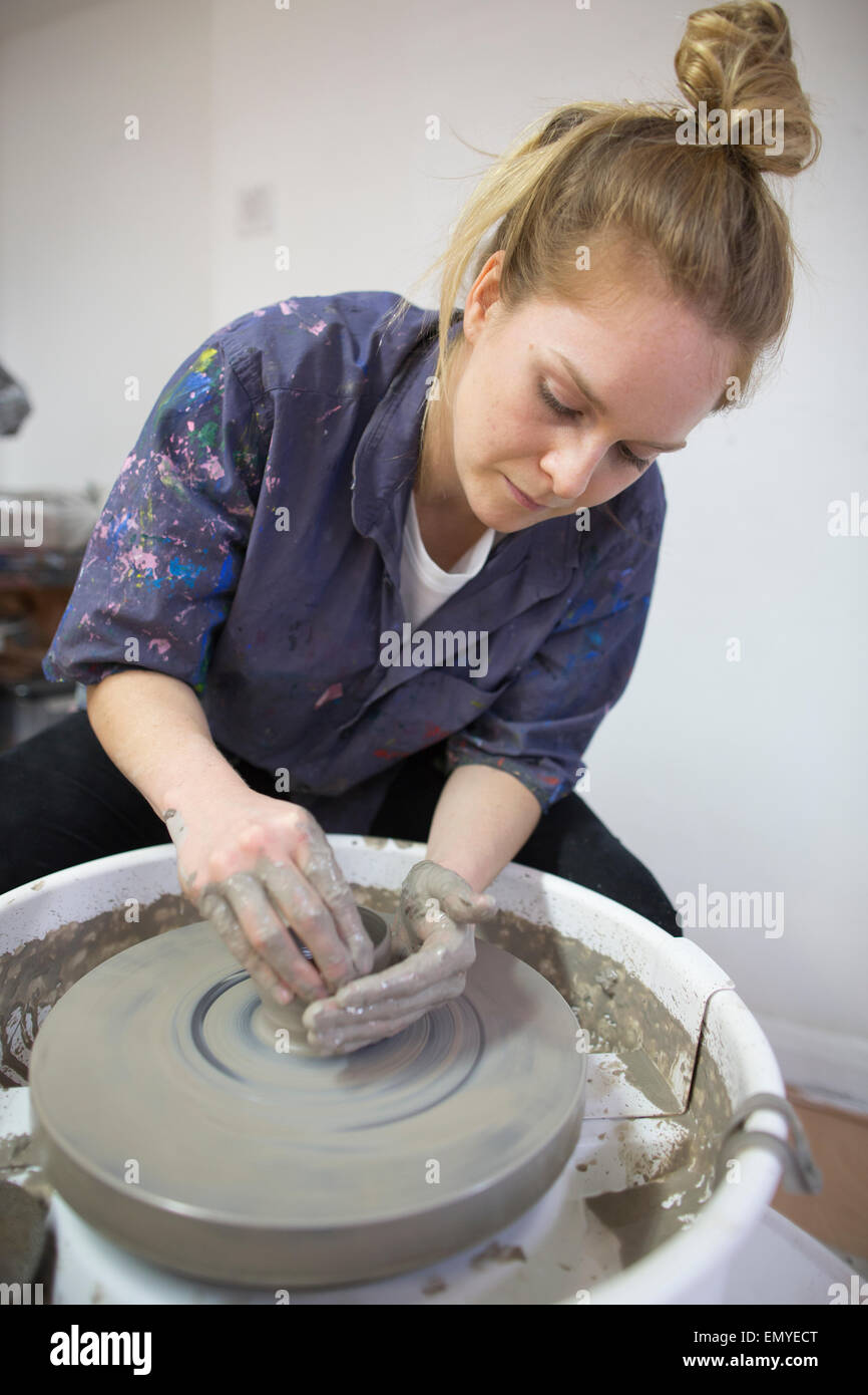 Women participating in a pottery class, art class, making ceramics, London, England, UK Stock Photo