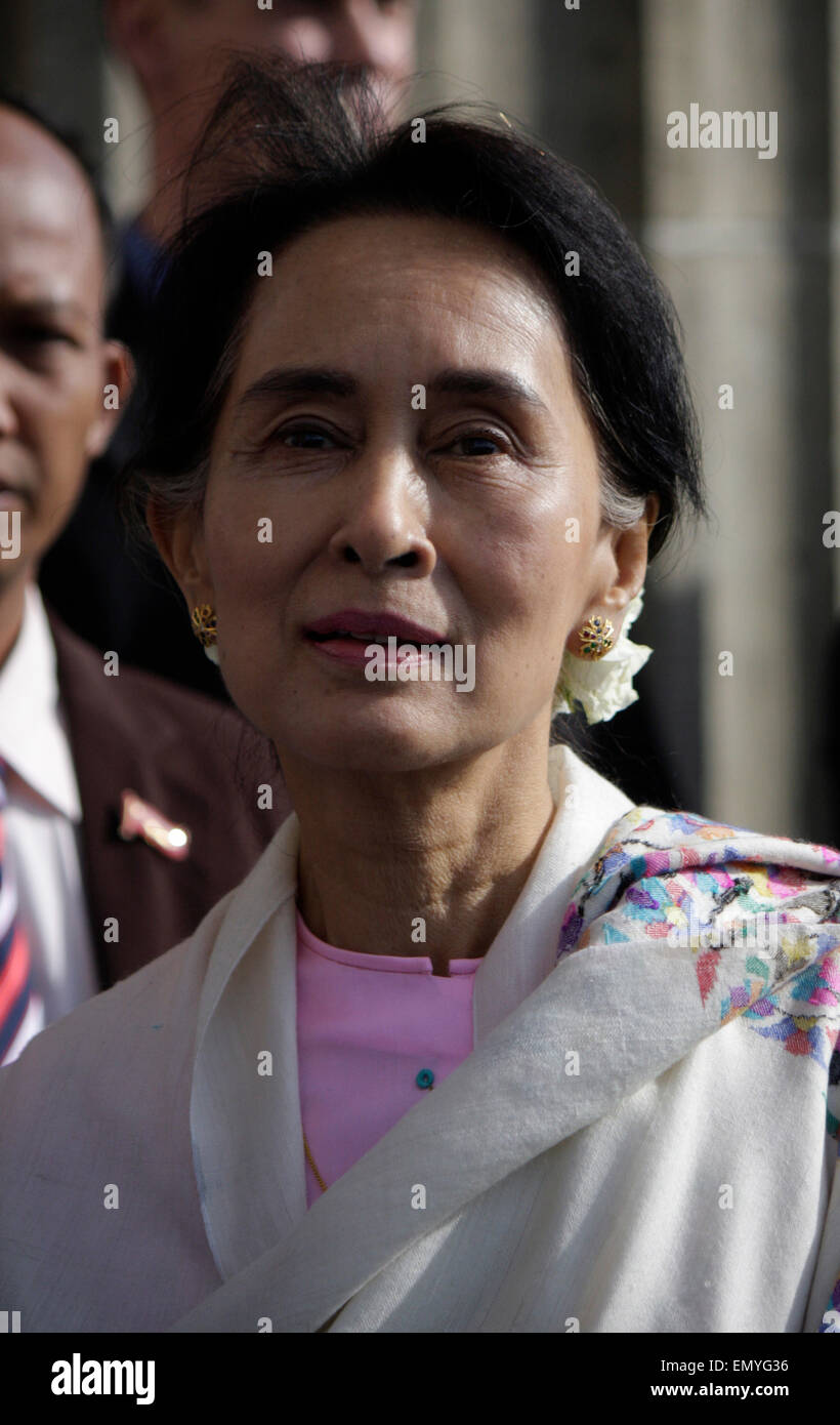 Aung San Suu Kyi - Gang durch das Brandenburger Tor, 12. April 2014, Berlin. Stock Photo