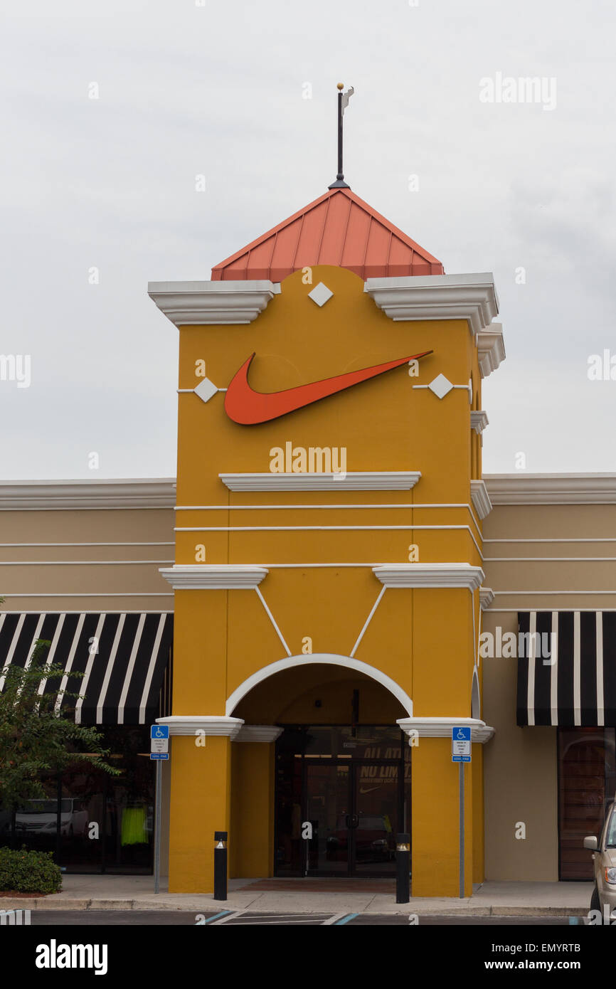 Outside nike shop hi-res stock photography and images - Alamy