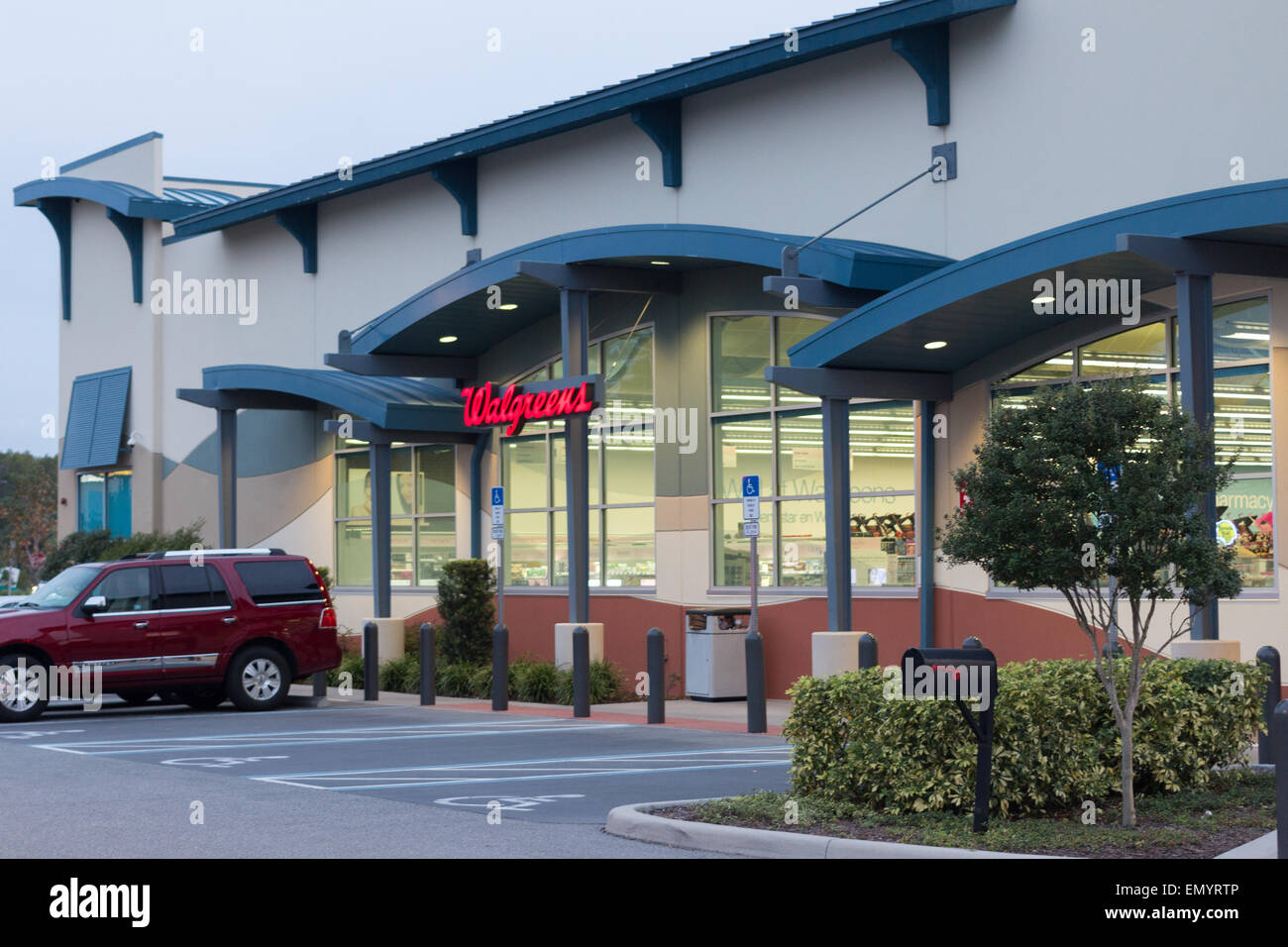 Walgreens drugstore in Orlando Florida Stock Photo Alamy