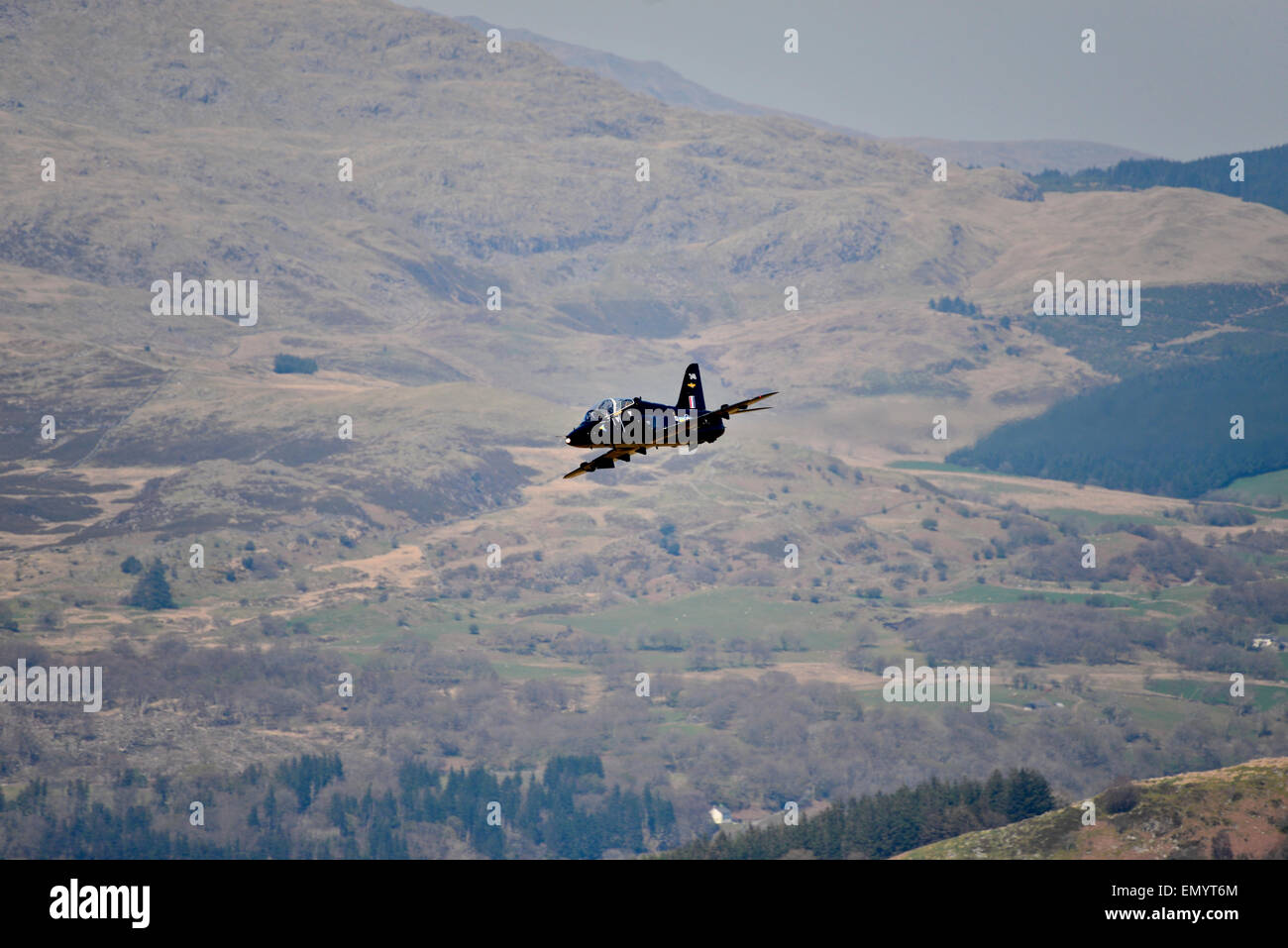 Mach Loop cad mid wales Machynlleth Hawk T1Fast jet trainer low flying mountains Stock Photo