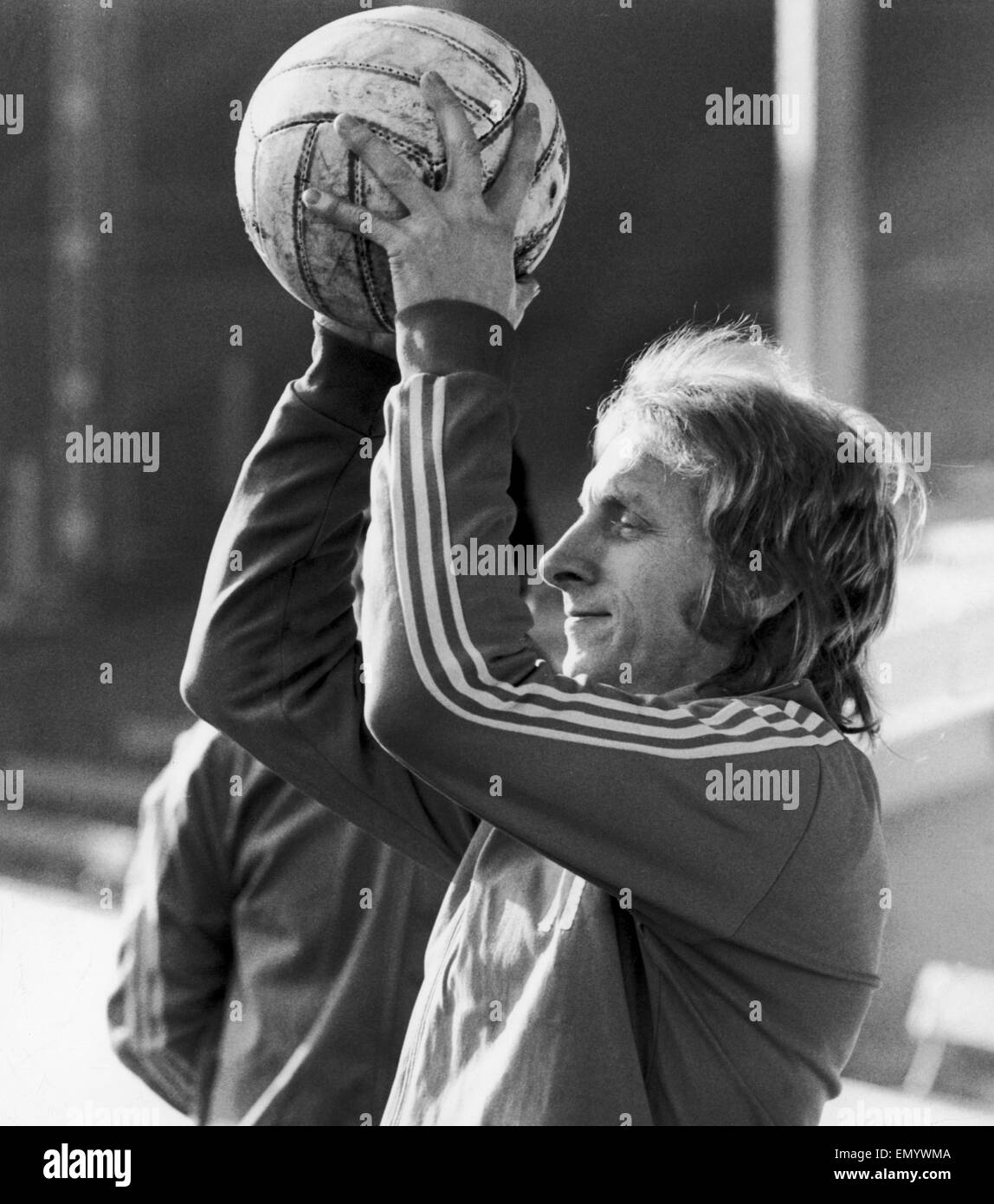 Denis Law 34 seen here training as Manchester City enter the run in to their League Cup final date with Wolves. Law can be seen in this picture trying his hand at goalkeeping during a training session. 24th February 1974 Stock Photo