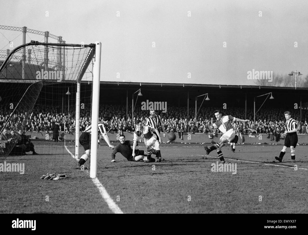 FA Cup Quarter Final Replay at Eastville Stadium. Bristol Rovers 1 v Newcastle United 3. 28th February 1951. Stock Photo