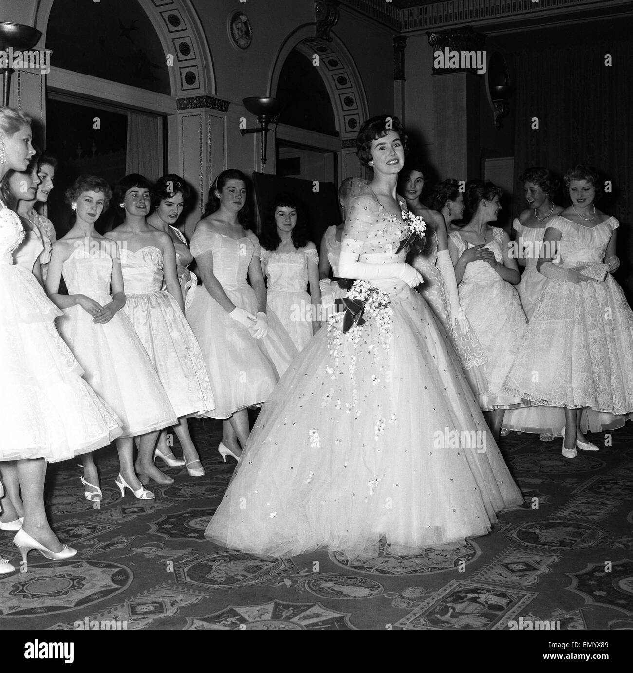 Daily Mirror Debutants Ball 1958 at the Dorchester Hotel in London, 7th May 1958. CENTRE Barbara Lambert, Daily Mirror Deb Of The Year Stock Photo