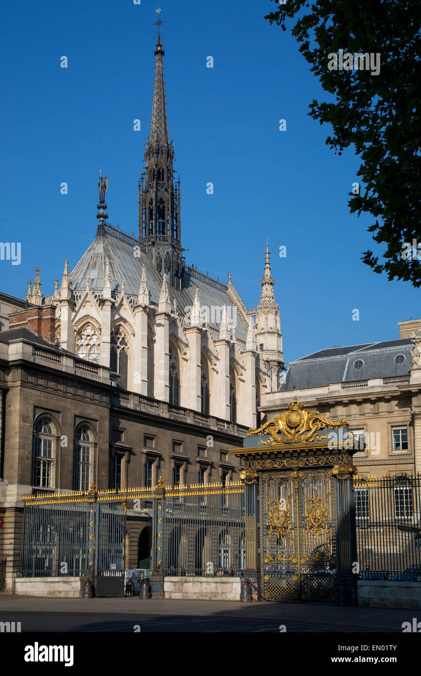 Entry gate to Palais du Justice with Sainte Chapelle looming overhead, Paris, France Stock Photo