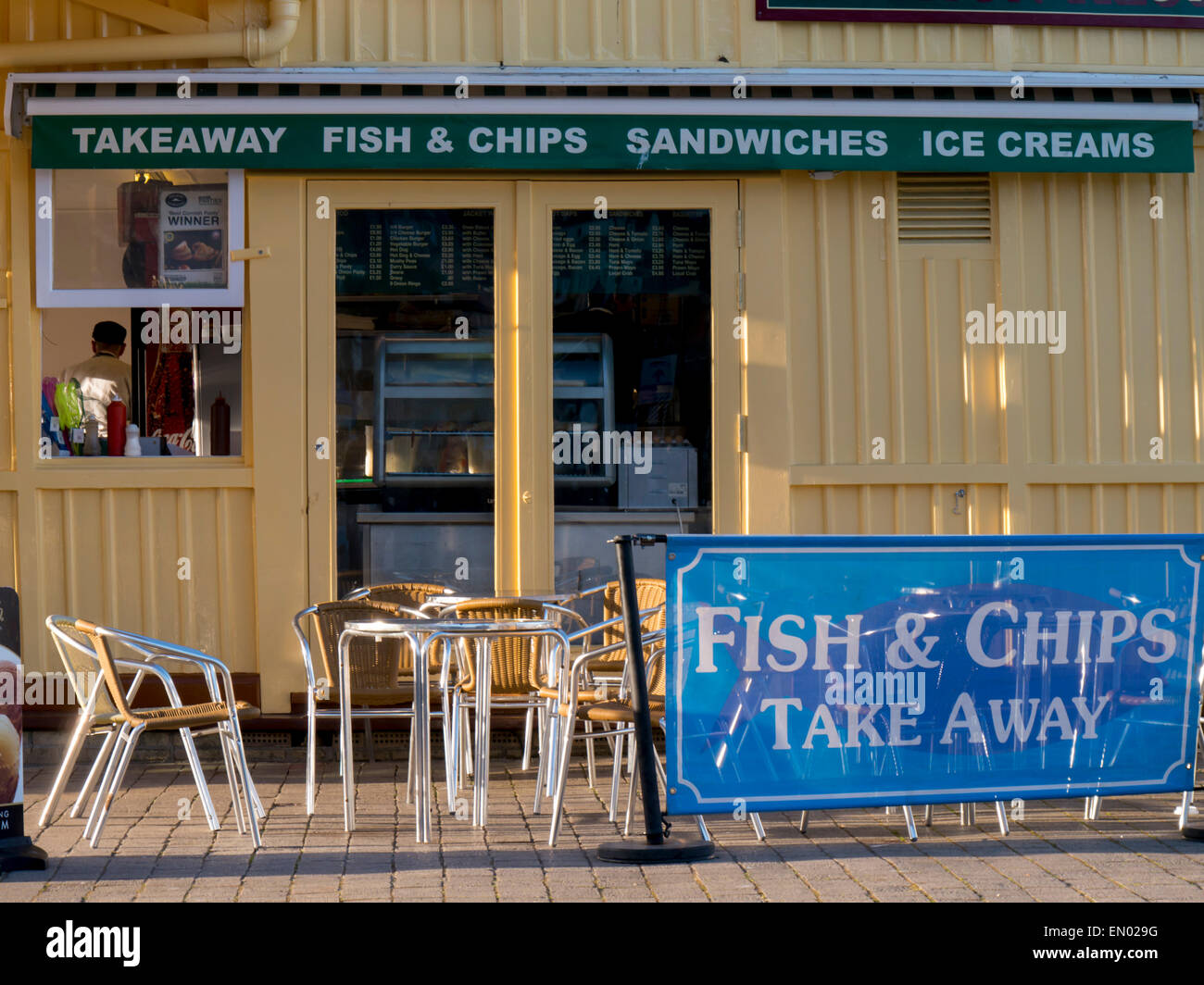 Chips fish seaside uk hi-res stock photography and images - Alamy