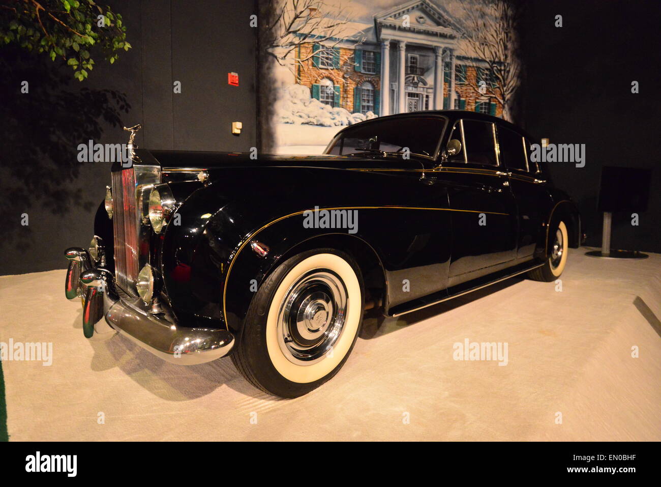 Elvis-Presley-Automobile-Museum-in-Memphis,-Tennessee-...