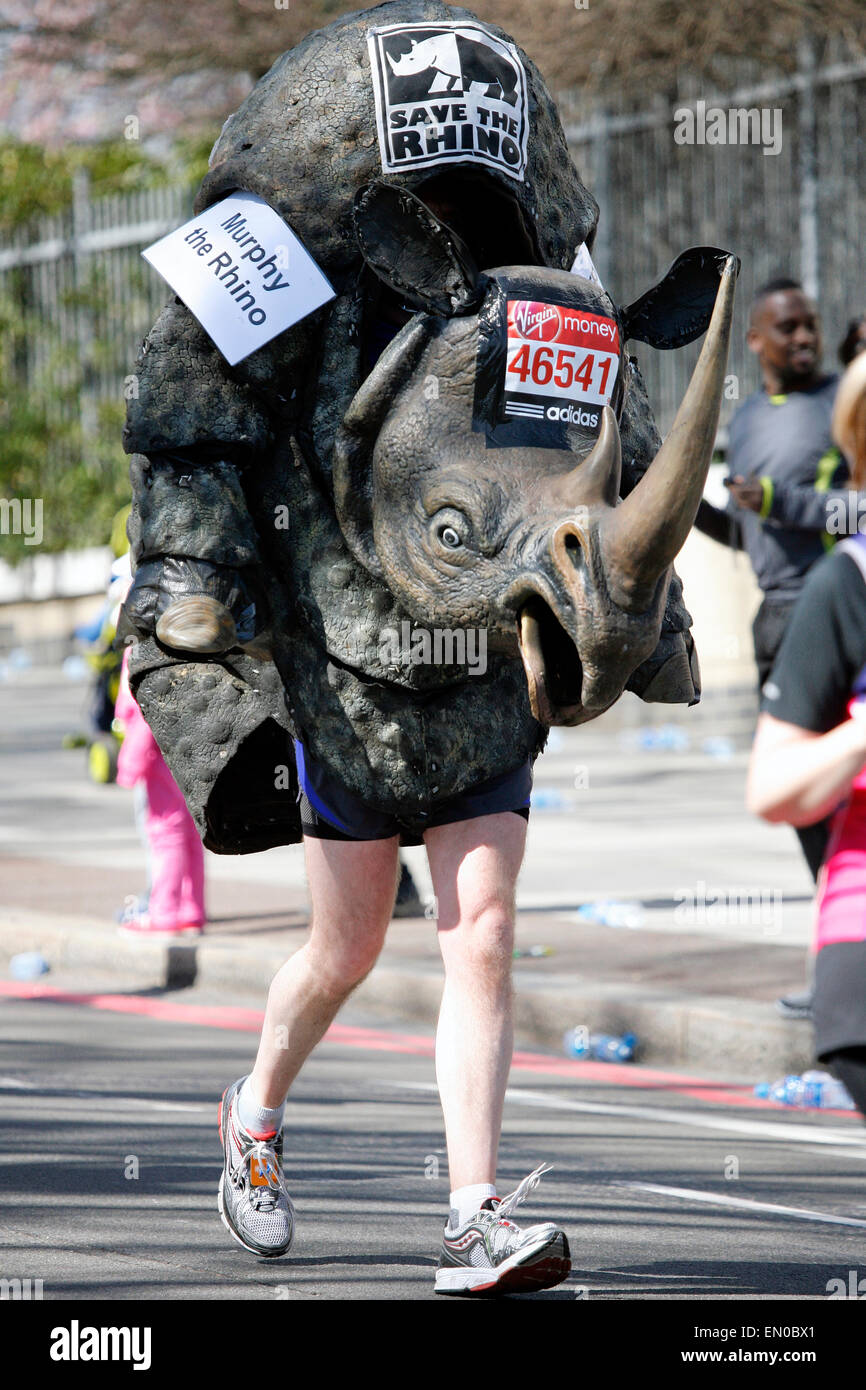 london-uk-april-21-2013-participant-in-the-london-marathon-wearing-EN0BX1.jpg