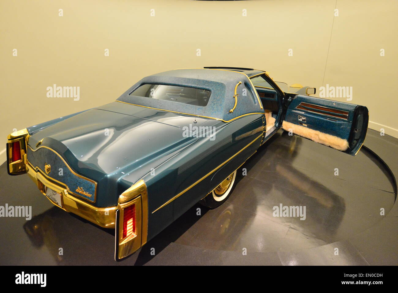 Isaac Hayes gold plated Cadillac Eldorado Stock Photo Alamy