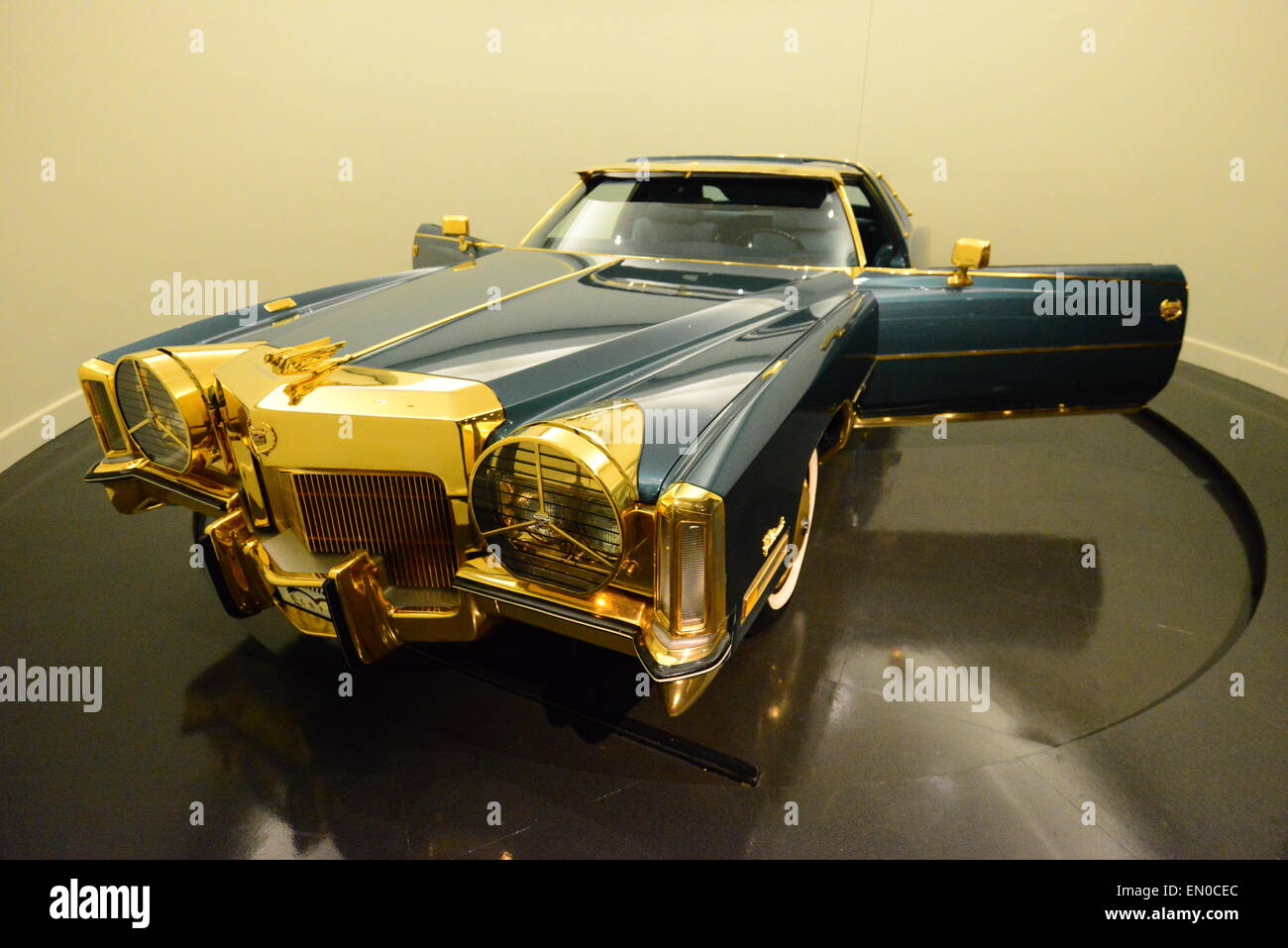 Isaac hayes gold plated cadillac hires stock photography and images
