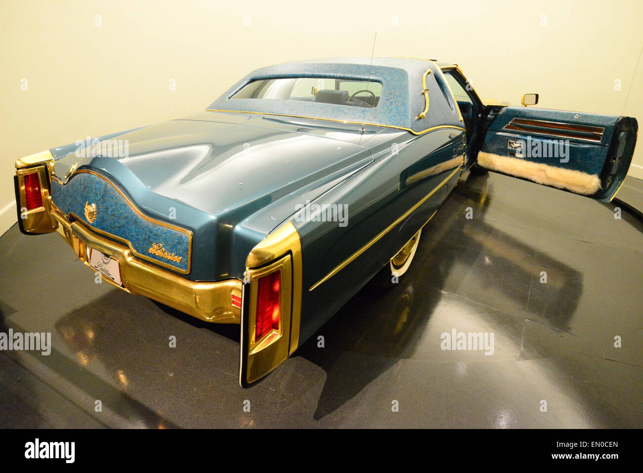 Isaac hayes gold plated cadillac hires stock photography and images
