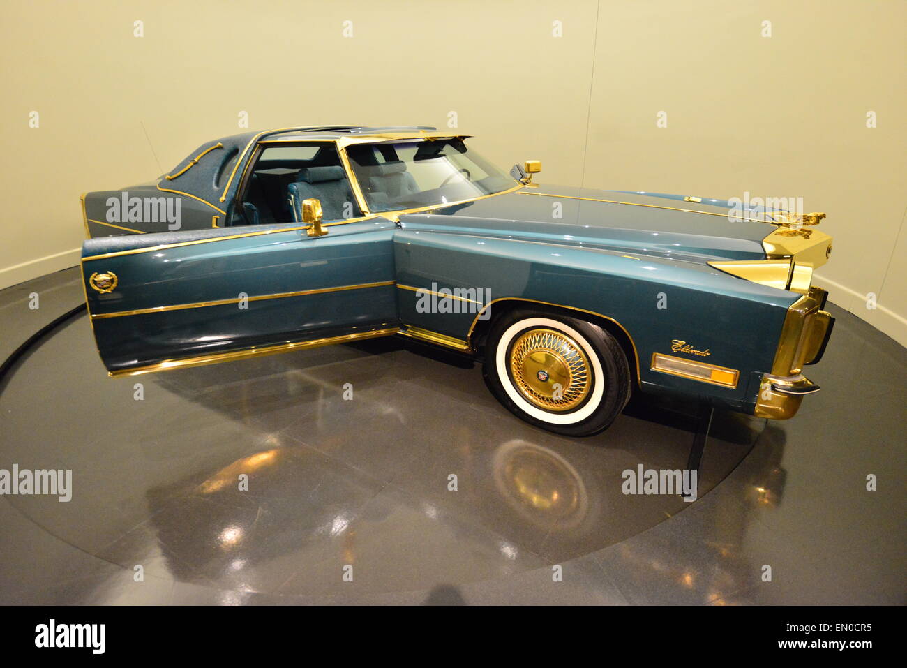 Isaac Hayes gold plated Cadillac Eldorado Stock Photo Alamy