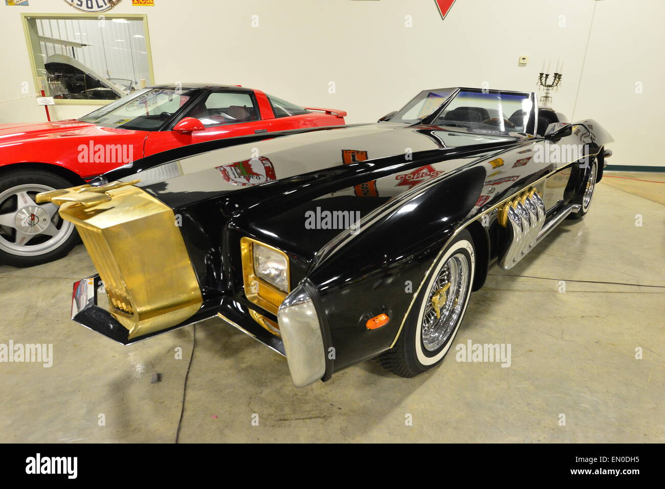 Sloping Rear Car Sloping car hi-res stock photography and images - Alamy