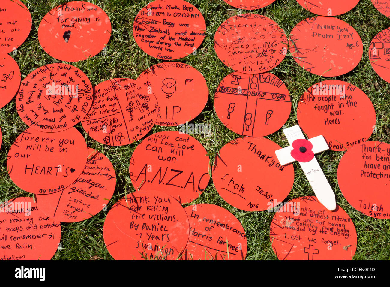 Auckland, New Zealand. 25th Apr, 2015. Giant Poppy Project, Auckland Domain, New Zealand. 100 years since Gallipoli invasion by Australian and New Zealand Armed Forces. ANZAC Day. Credit:  Chris Howarth/Alamy Live News Stock Photo