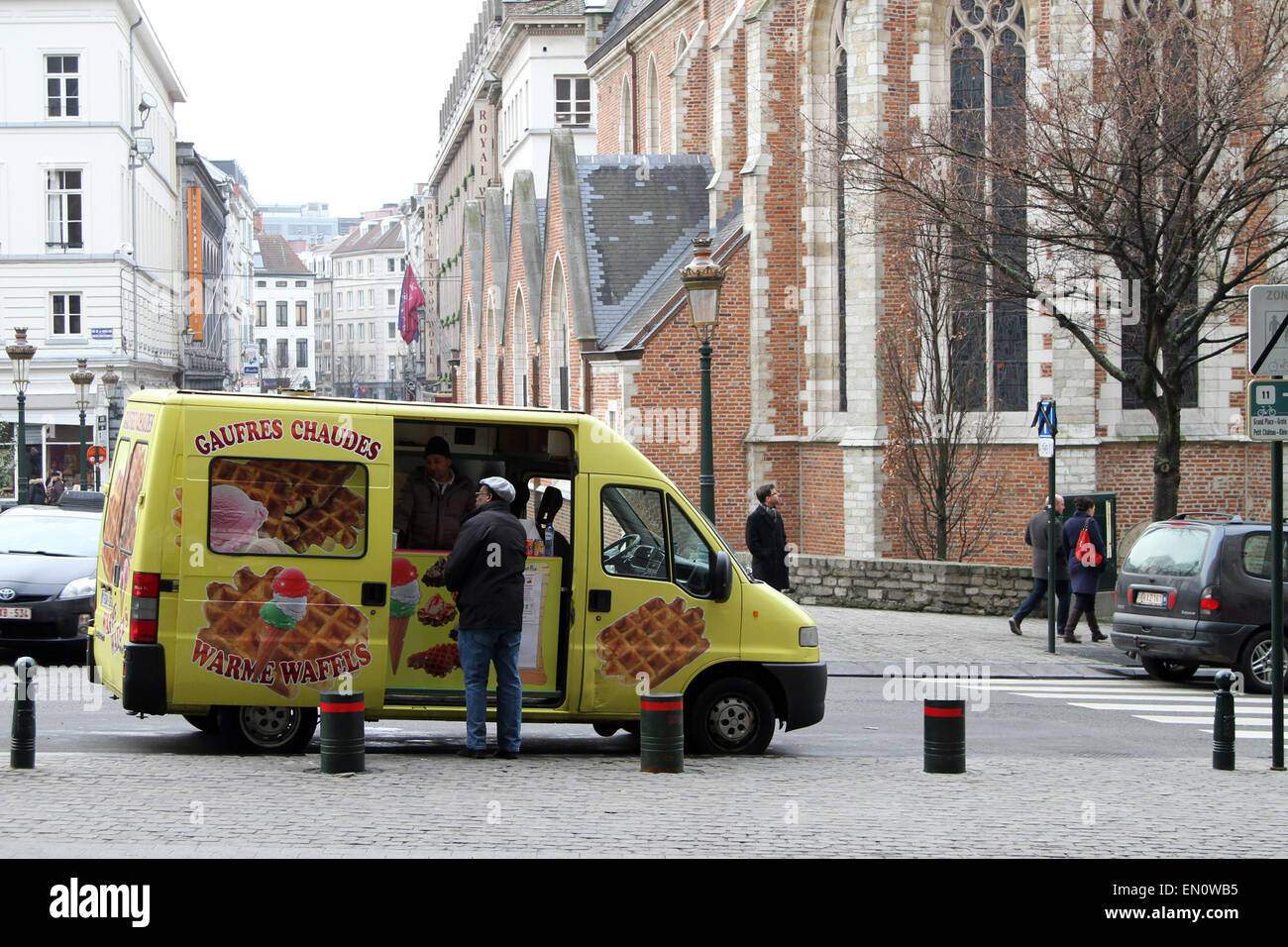 A customer buys a gaufres (waffle) from a van in central Brussels, Belgium Stock Photo