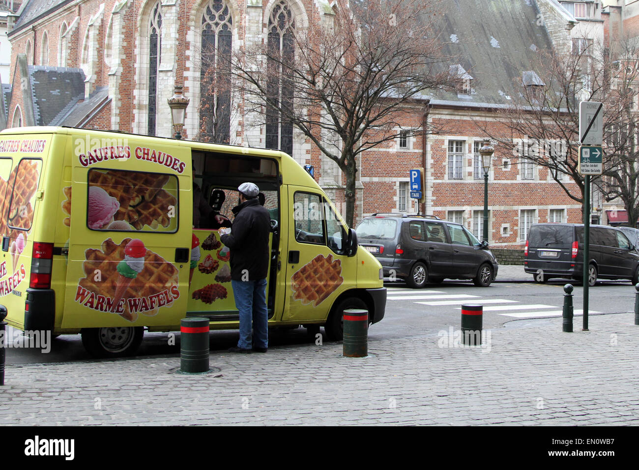 A customer buys a gaufres (waffle) from a van in central Brussels, Belgium Stock Photo
