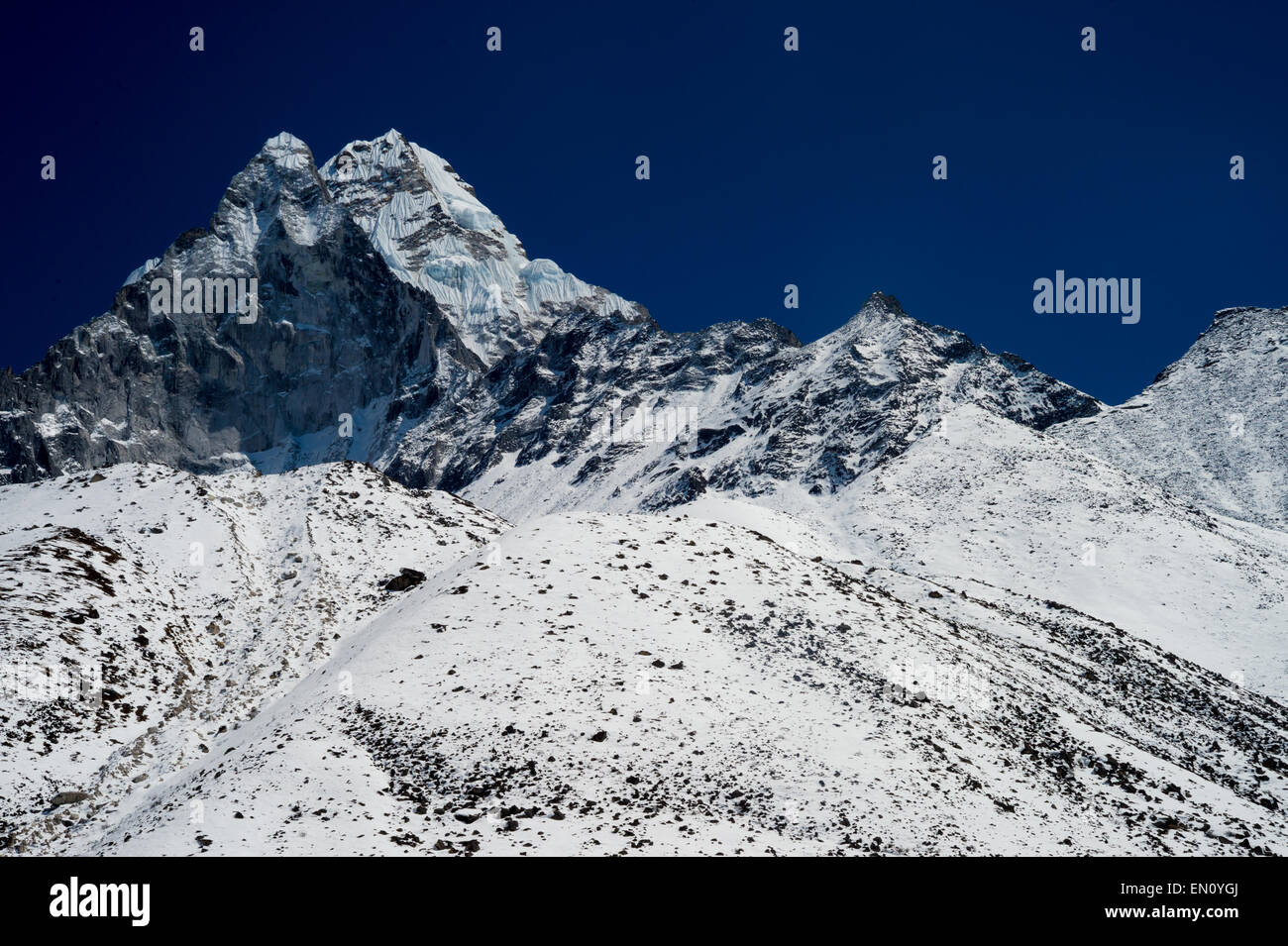 Ama Dablam moutain (6814 m) in the Himalayas, Nepal Stock Photo