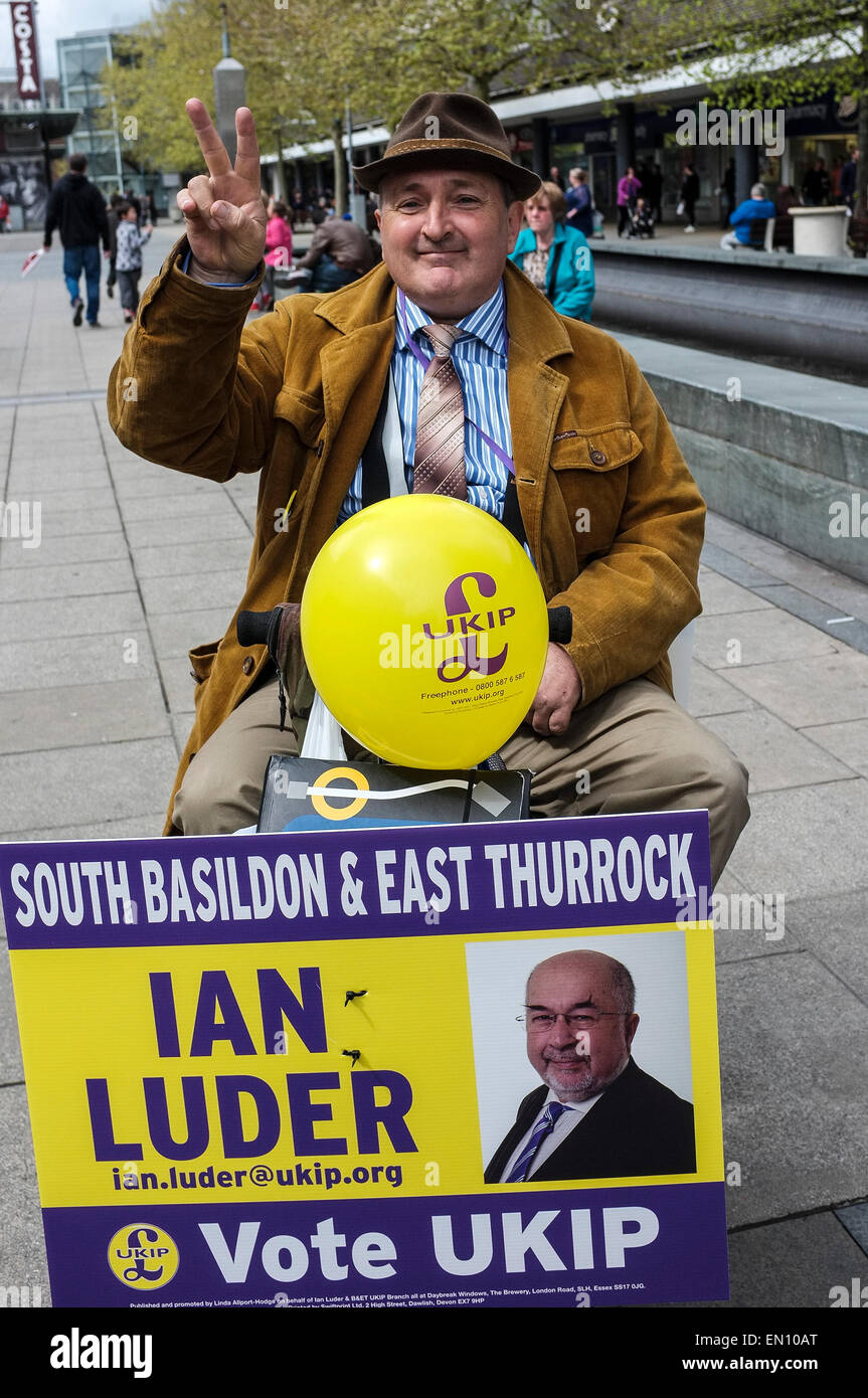 Basildon, UK. 25th Apr, 2015. Saturday 25th April, 2015.  Basildon.  Members of UKIP in Basildon Town Centre canvassing for support in the forthcoming general election. Credit:  Gordon Scammell/Alamy Live News Stock Photo