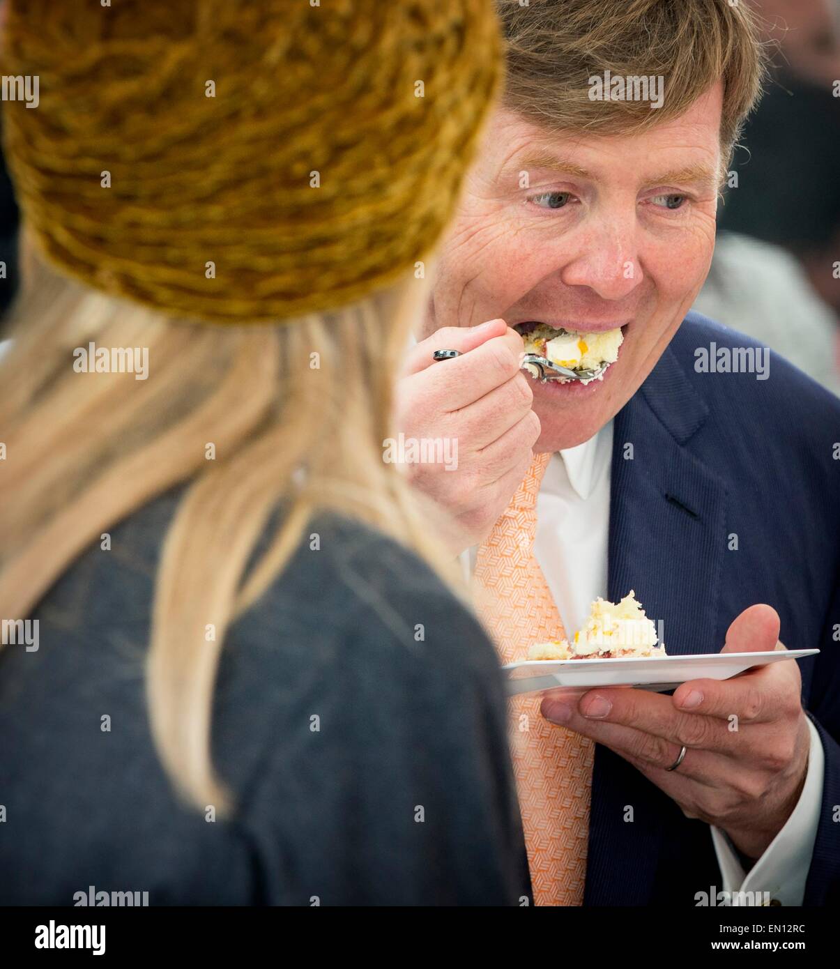 zwolle-the-netherlands-25th-apr-2015-king-willem-alexander-and-queen-EN12RC.jpg