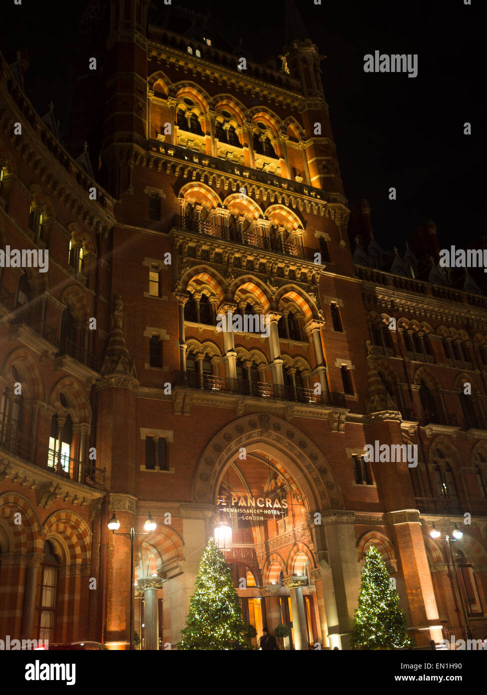 St. Pancras Renaissance Hotel London facade at night Stock Photo