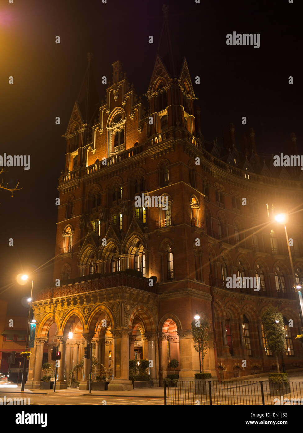 St. Pancras Renaissance Hotel London facade at night Stock Photo