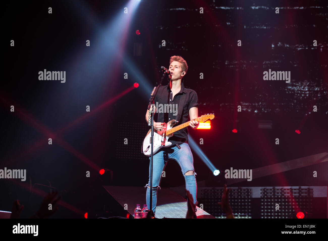 Manchester, UK. 25th April 2015. The Vamps perform live at The Manchester Arena       Credit:  Gary Mather/Alamy Live News Stock Photo