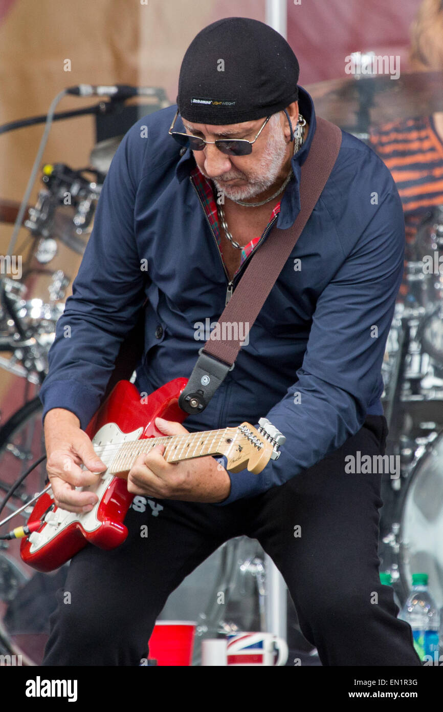 New Orleans, Louisiana, USA. 25th Apr, 2015. Guitarist PETE TOWNSHEND