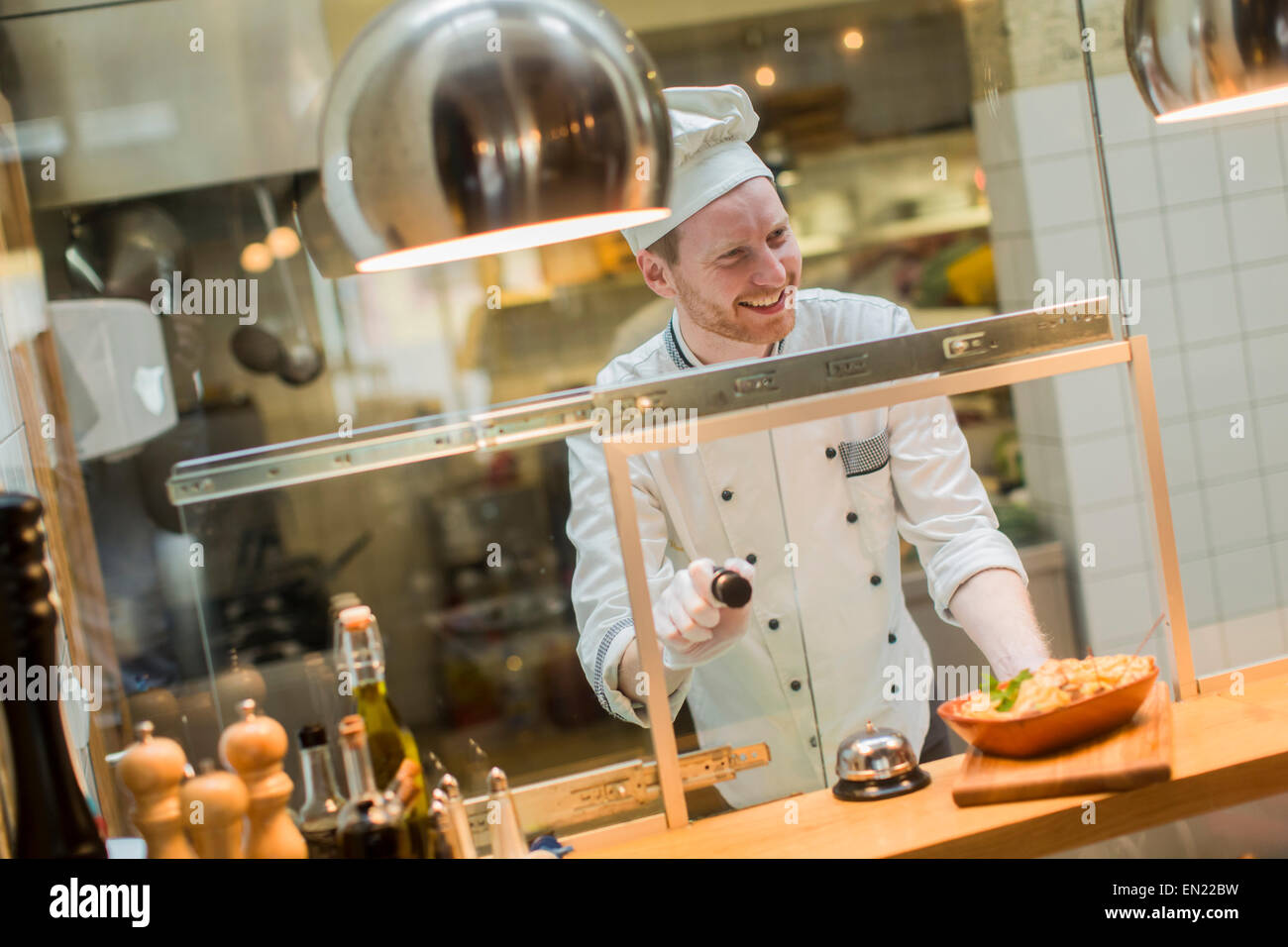 Restaurant cooking hi-res stock photography and images - Alamy
