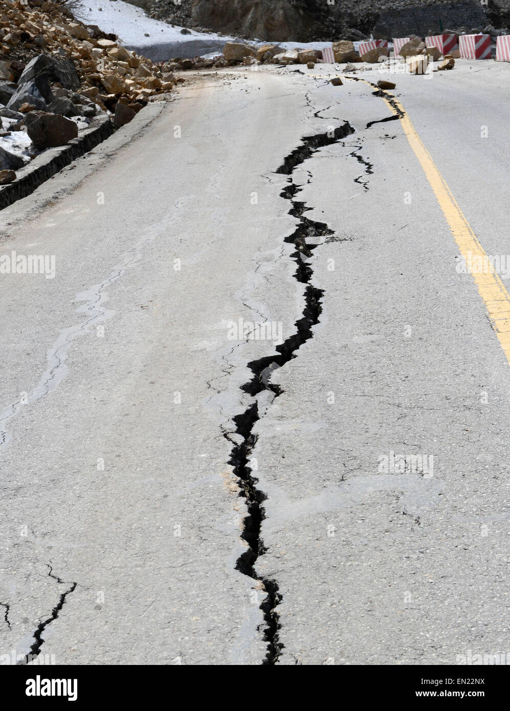 Earthquake nepal road crack hi-res stock photography and images - Alamy