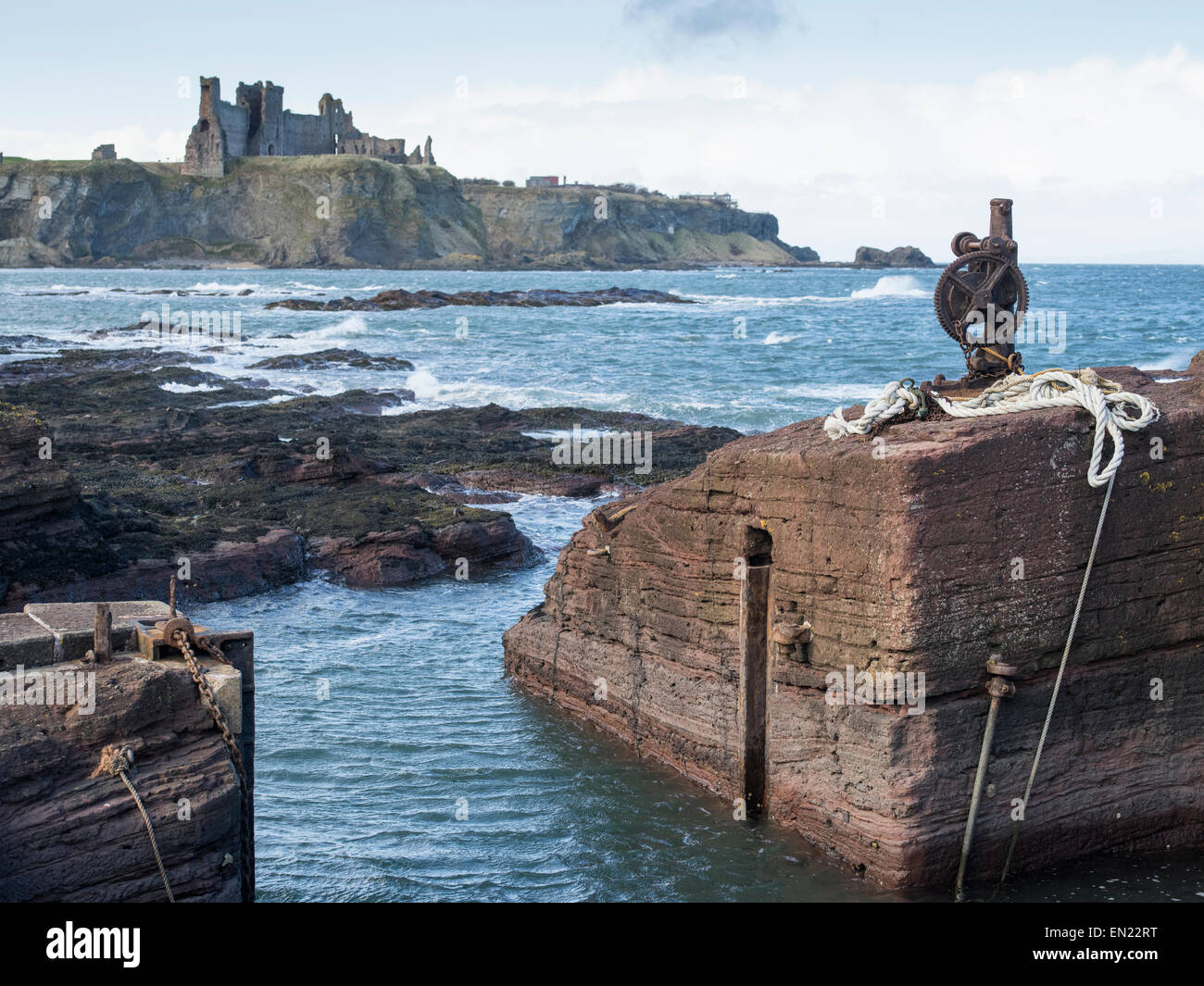 Tantallon Castle ( background ) and Seacliff harbour the smallest harbour in the UK.  North Berwick, East Lothian, Scotland. Stock Photo