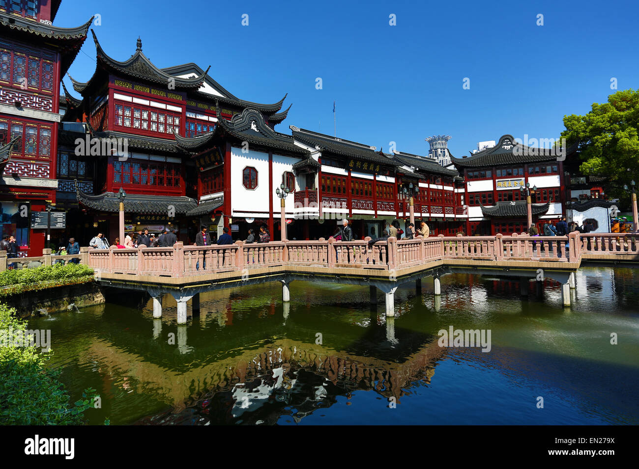 Zigzag Bridge at the Yuyuan Garden in the Old City, Shanghai, China Stock Photo