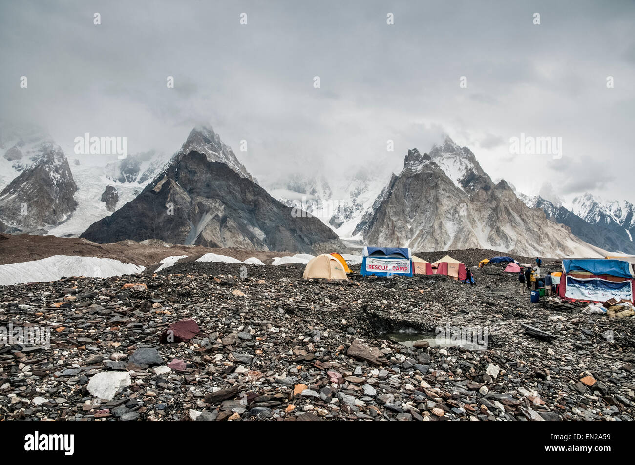 Trekking in the Karakoram Mountains Trekkers camp at Concordia Stock Photo