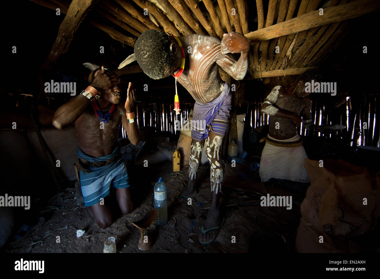Karo tribe men body paint hi-res stock photography and images - Alamy