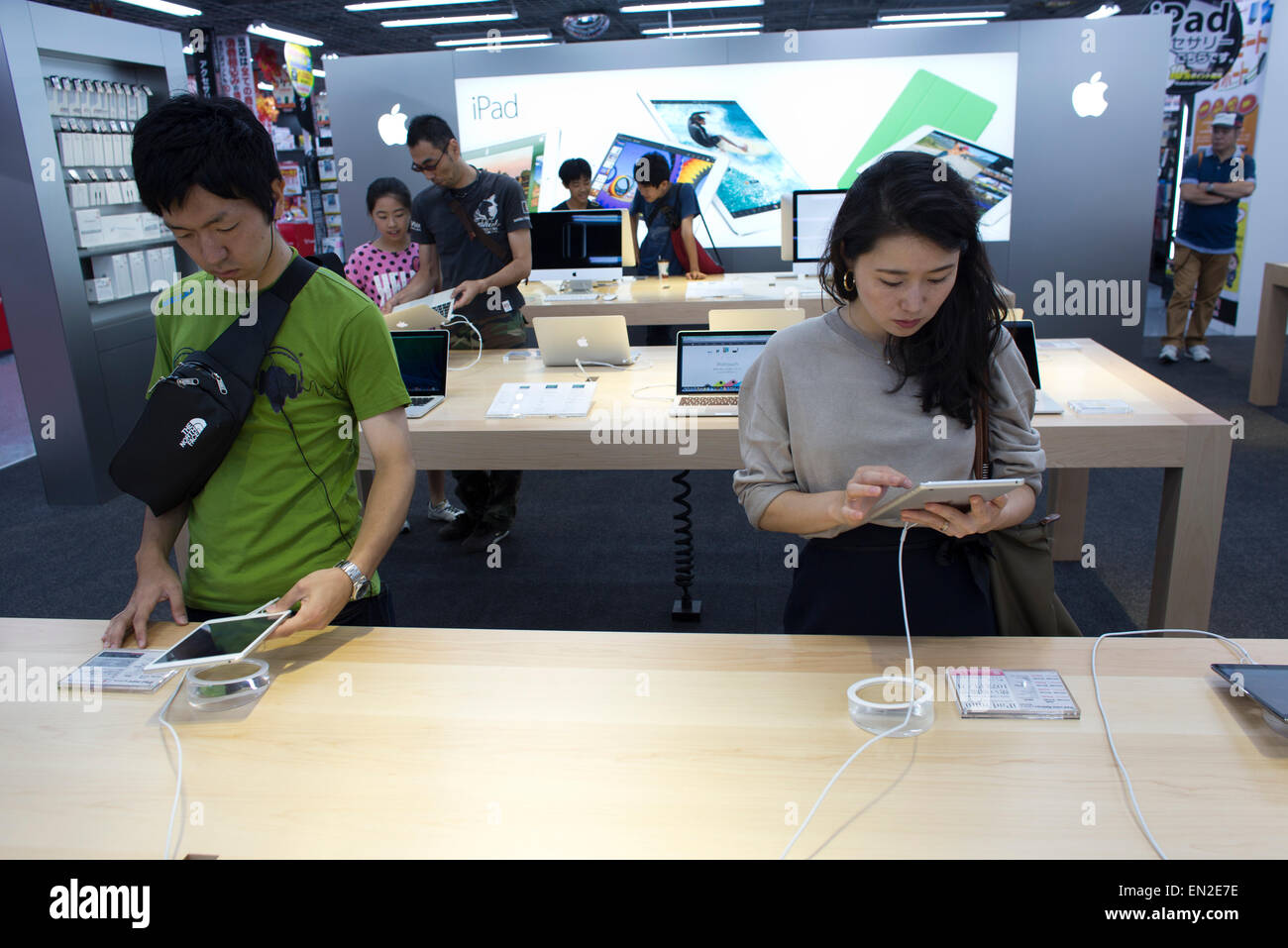 apple store in Osaka, Japan Stock Photo Alamy