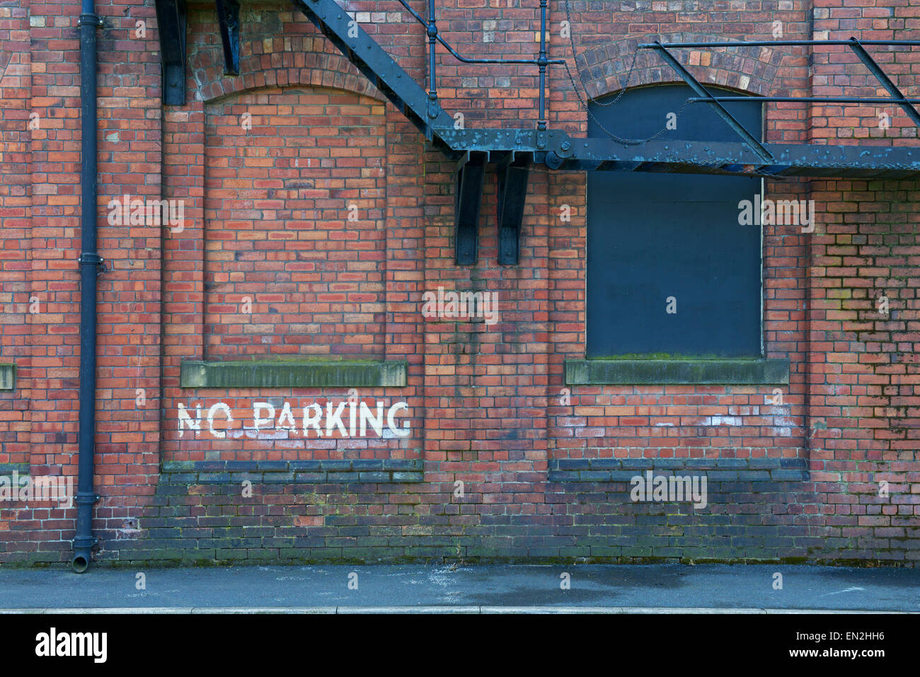 No parking sign on industrial brickwork building, Stock Photo