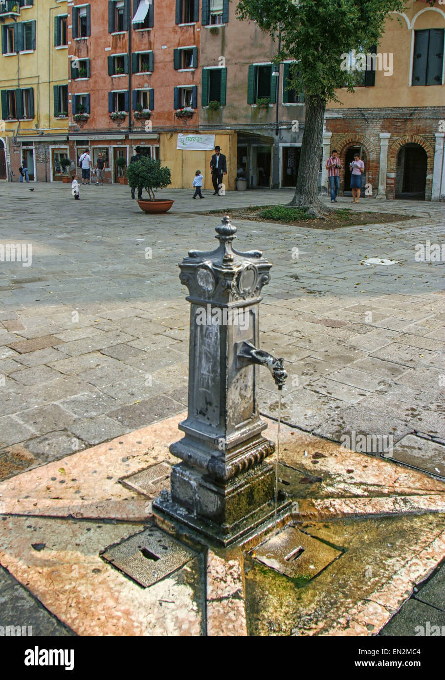 Venice, Province of Venice, ITALY. 7th Oct, 2004. The communal water tap, a historical relic from the past, in the center of the Campo del Nuovo Ghetto in Venice. A UNESCO World Heritage Site, Venice is one of the most popular international tourist destinations © Arnold Drapkin/ZUMA Wire/Alamy Live News Stock Photo